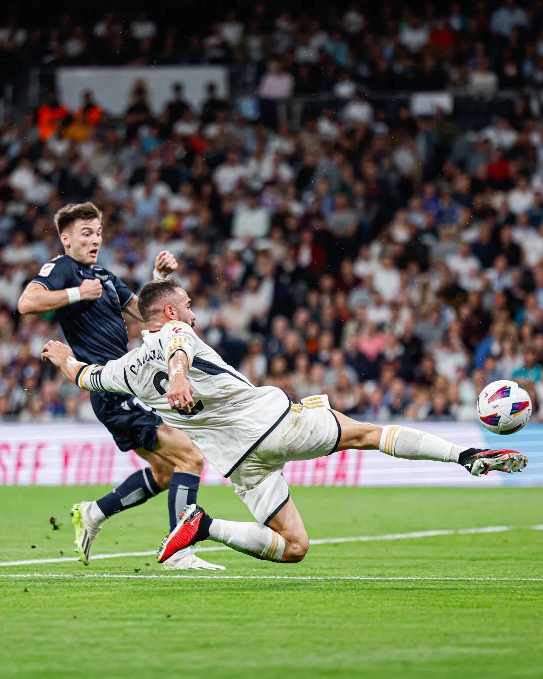 足球明星抢尽风头在比赛中大放异彩！的简单介绍